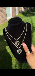 👱🏽‍♀️ necklace