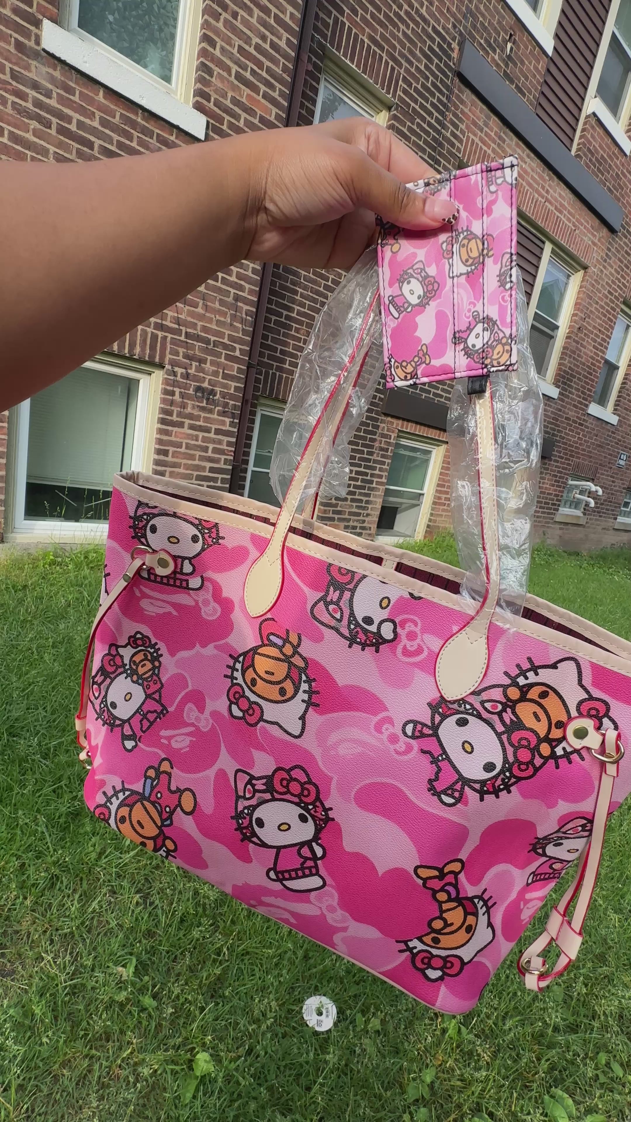 Pink Camo Oversized Handbag 👜 (matching card holder included)